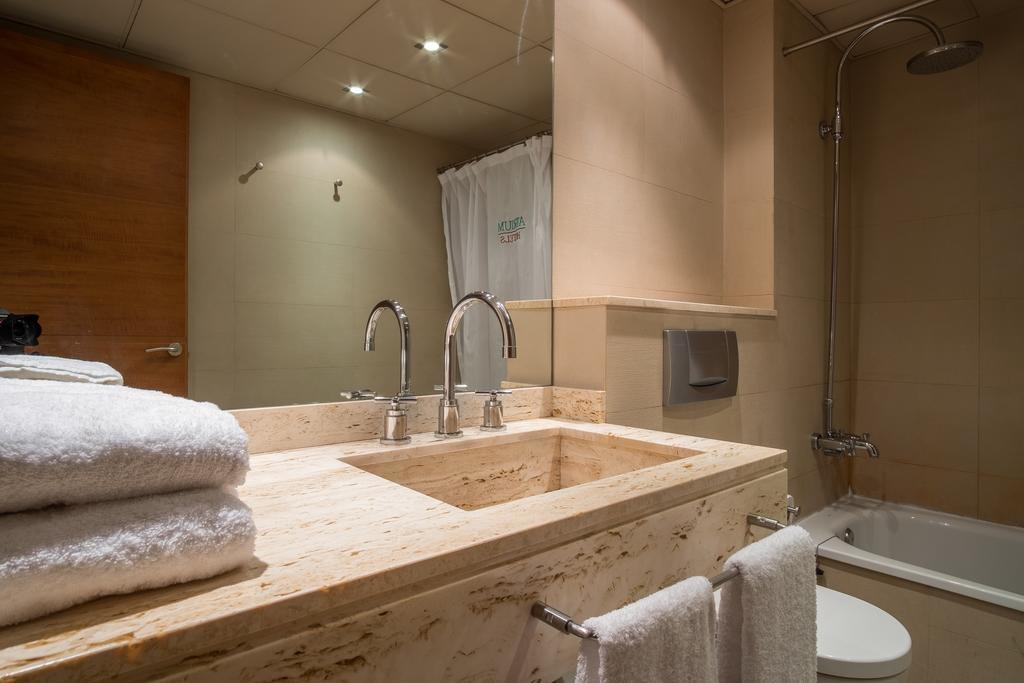 Apartaments Suites Sant Jordi Montbrió del Camp Exteriér fotografie