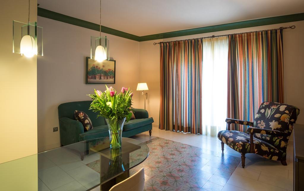 Apartaments Suites Sant Jordi Montbrió del Camp Exteriér fotografie